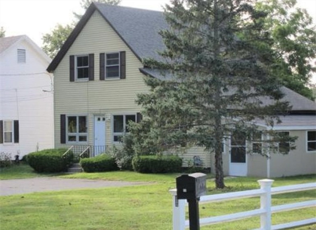 83 Brigham St, Hudson, Massachusetts, 4 Bedrooms Bedrooms, 9 Rooms Rooms,2 BathroomsBathrooms,Residential Income,For Sale,Brigham St,73381223