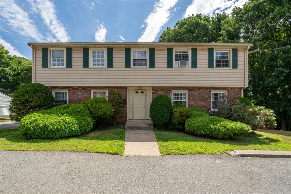 107 Vernon St, Wakefield, Massachusetts, 2 Bedrooms Bedrooms, 4 Rooms Rooms,1 BathroomBathrooms,Residential,For Sale,Vernon St,73411090