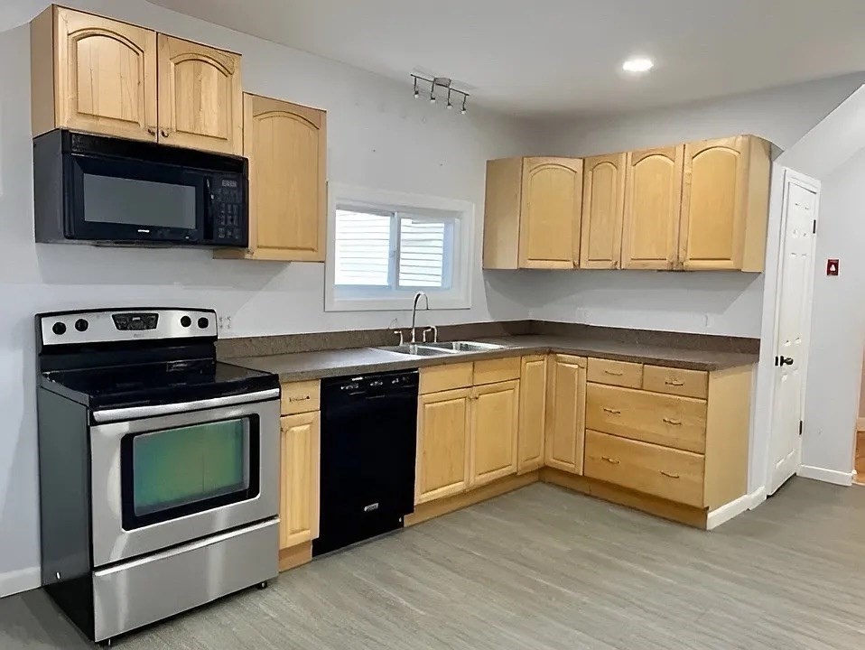 54 N Main Street, Leominster, Massachusetts, 3 Bedrooms Bedrooms, 7 Rooms Rooms,1 BathroomBathrooms,Residential Lease,For Rent,N Main Street,73434654