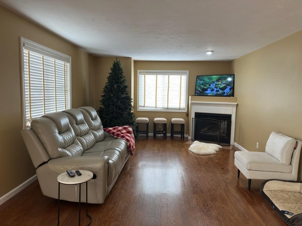 345 Captain Eames Cir, Ashland, Massachusetts, 2 Bedrooms Bedrooms, 5 Rooms Rooms,2.5 BathroomsBathrooms,Residential Lease,For Rent,Captain Eames Cir,73445315