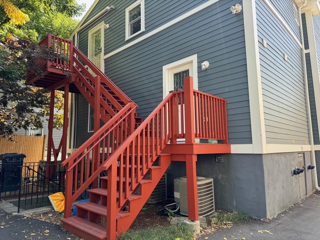 179 Rindge Ave, Cambridge, Massachusetts, 2 Bedrooms Bedrooms, 4 Rooms Rooms,1 BathroomBathrooms,Residential Lease,For Rent,Rindge Ave,73434062