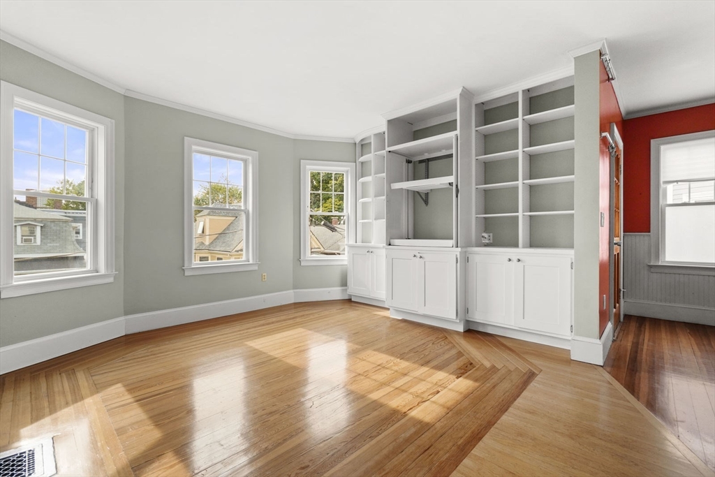 515 Putnam Avenue, Cambridge, Massachusetts, 3 Bedrooms Bedrooms, 5 Rooms Rooms,1 BathroomBathrooms,Residential Lease,For Rent,Putnam Avenue,73447501