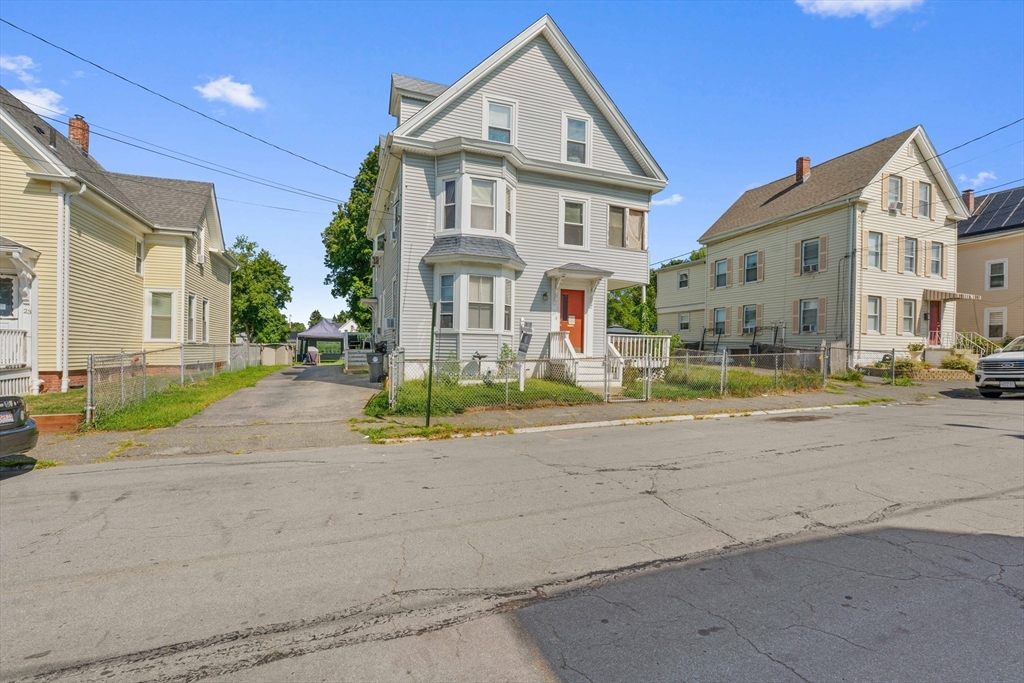 21 7th Ave, Haverhill, Massachusetts, 7 Bedrooms Bedrooms, 13 Rooms Rooms,3 BathroomsBathrooms,Residential Income,For Sale,7th Ave,73419547