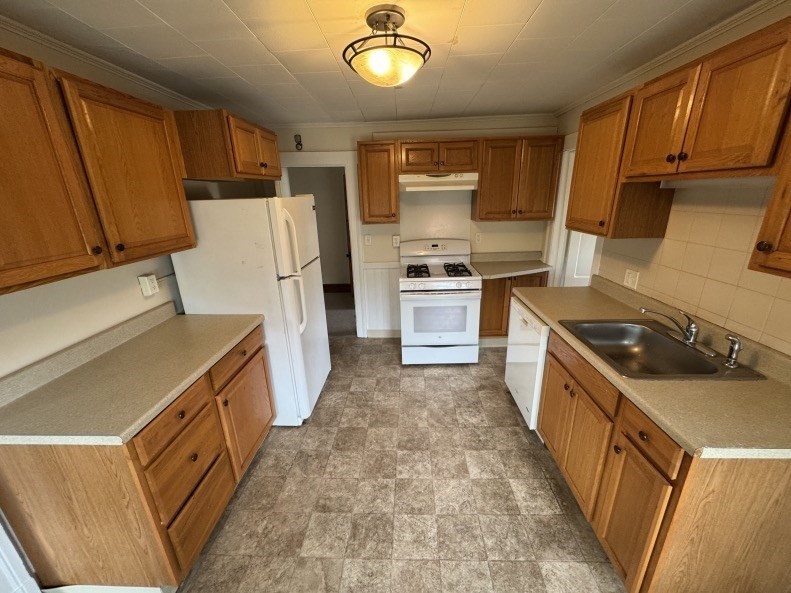 3 Glenwood Ave, Northampton, Massachusetts, 2 Bedrooms Bedrooms, 3 Rooms Rooms,1 BathroomBathrooms,Residential Lease,For Rent,Glenwood Ave,73446755