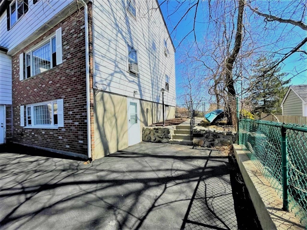146 Hibbert Street, Arlington, Massachusetts, 1 Bedroom Bedrooms, 3 Rooms Rooms,1 BathroomBathrooms,Residential Lease,For Rent,Hibbert Street,73447674