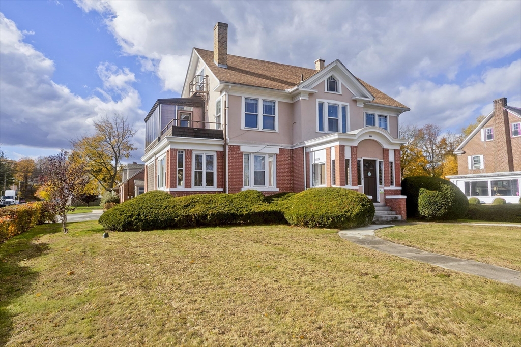 1801 Northampton St., Holyoke, Massachusetts, 2 Bedrooms Bedrooms, 8 Rooms Rooms,1 BathroomBathrooms,Residential Lease,For Rent,Northampton St.,73453215