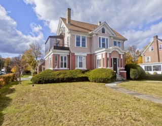 1801 Northampton St., Holyoke, Massachusetts, 2 Bedrooms Bedrooms, 8 Rooms Rooms,1 BathroomBathrooms,Residential Lease,For Rent,Northampton St.,73453215