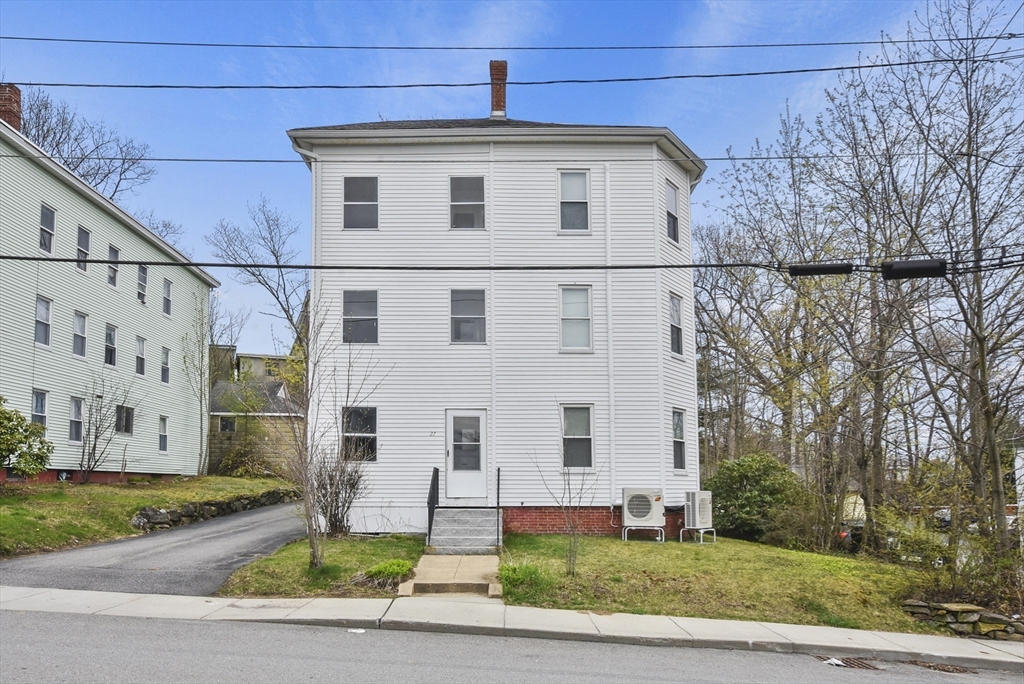 27 Oak, Gardner, Massachusetts, 3 Bedrooms Bedrooms, 5 Rooms Rooms,1 BathroomBathrooms,Residential Lease,For Rent,Oak,73457433
