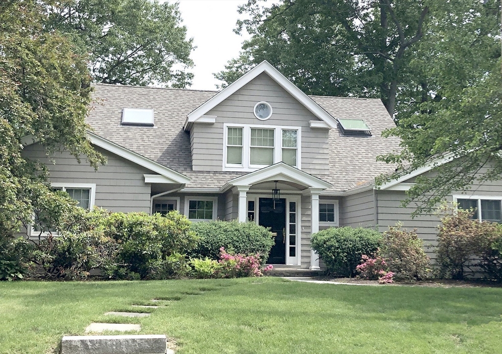 27 Elm Street, Hamilton, Massachusetts, 3 Bedrooms Bedrooms, 7 Rooms Rooms,1.5 BathroomsBathrooms,Residential Lease,For Rent,Elm Street,73373704