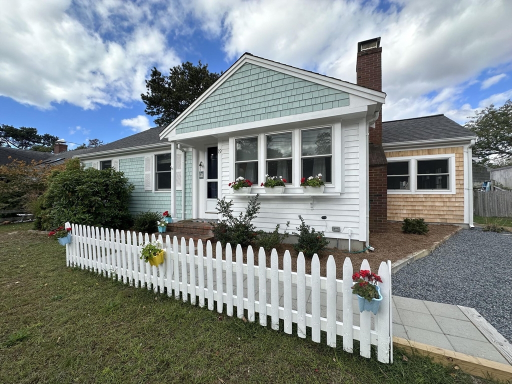 19 Standish Way, Dennis, Massachusetts, 3 Bedrooms Bedrooms, 5 Rooms Rooms,1 BathroomBathrooms,Residential,For Sale,Standish Way,73442426