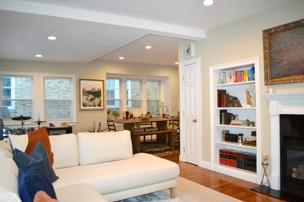 42 Robinwood Ave, Boston, Massachusetts, 2 Bedrooms Bedrooms, 5 Rooms Rooms,2 BathroomsBathrooms,Residential Lease,For Rent,Robinwood Ave,73451259