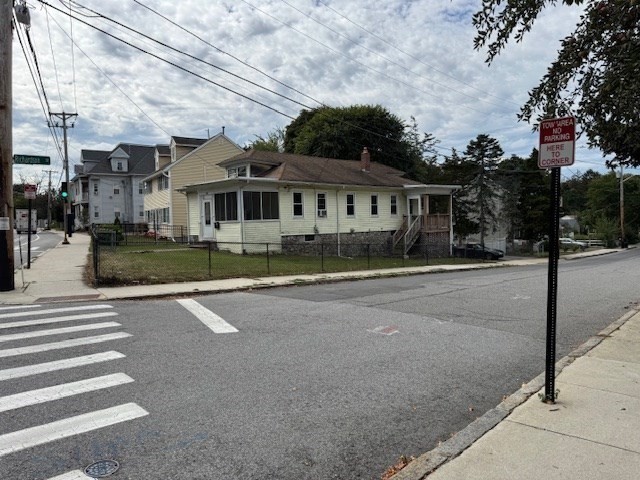 972 Bridge, Lowell, Massachusetts, 3 Bedrooms Bedrooms, 6 Rooms Rooms,1 BathroomBathrooms,Residential,For Sale,Bridge,73432517