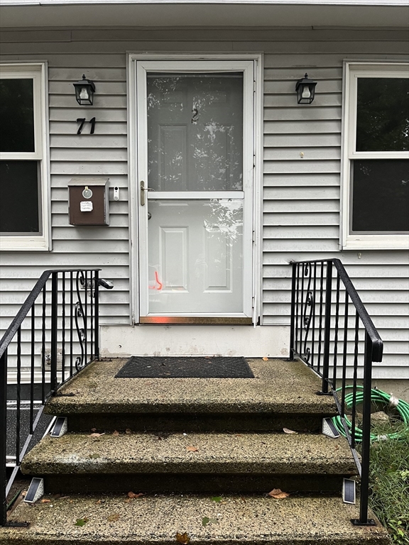 71 E St, Lowell, Massachusetts, 4 Bedrooms Bedrooms, 6 Rooms Rooms,1.5 BathroomsBathrooms,Residential Lease,For Rent,E St,73435565