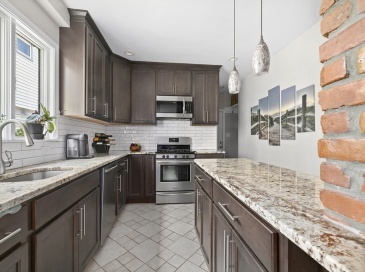 725 Fellsway, Medford, Massachusetts, 3 Bedrooms Bedrooms, 7 Rooms Rooms,2 BathroomsBathrooms,Residential Lease,For Rent,Fellsway,73399677