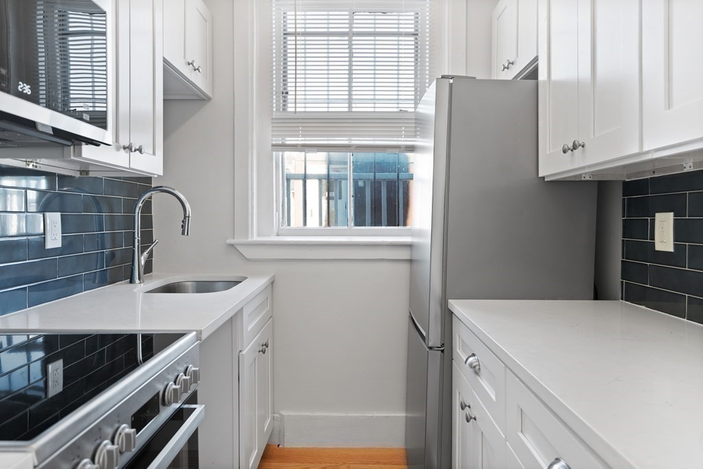 35 Grove Street, Boston, Massachusetts, 2 Bedrooms Bedrooms, 5 Rooms Rooms,1.5 BathroomsBathrooms,Residential Lease,For Rent,Grove Street,73429501