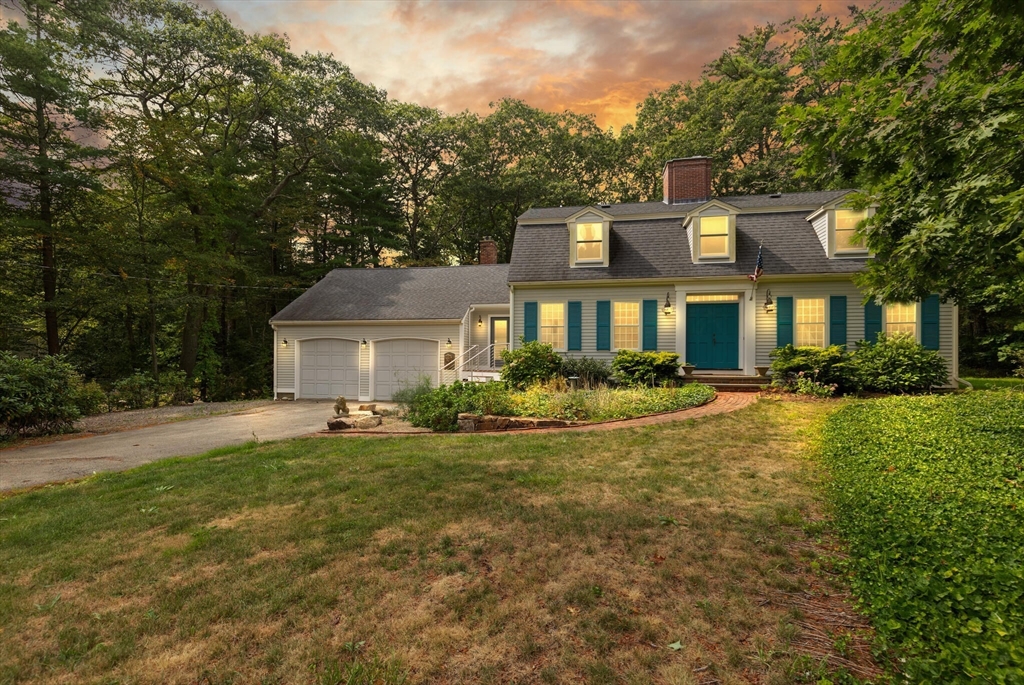 6 Hickory Hill, Manchester, Massachusetts, 4 Bedrooms Bedrooms, 10 Rooms Rooms,3.5 BathroomsBathrooms,Residential Lease,For Rent,Hickory Hill,73443906