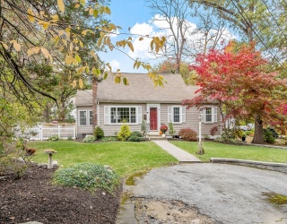 2 Cedarwood Road, Lynnfield, Massachusetts, 3 Bedrooms Bedrooms, 6 Rooms Rooms,2 BathroomsBathrooms,Residential,For Sale,Cedarwood Road,73449514