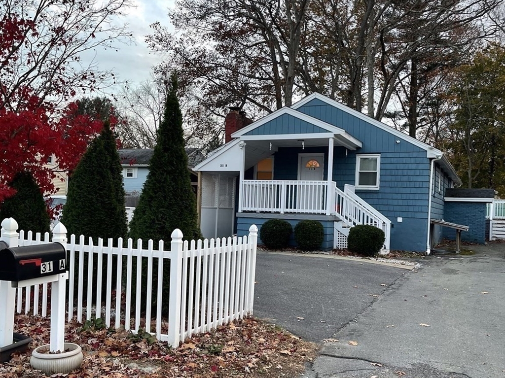 31 Border Rd, Holbrook, Massachusetts, 3 Bedrooms Bedrooms, 6 Rooms Rooms,1 BathroomBathrooms,Residential Lease,For Rent,Border Rd,73455185