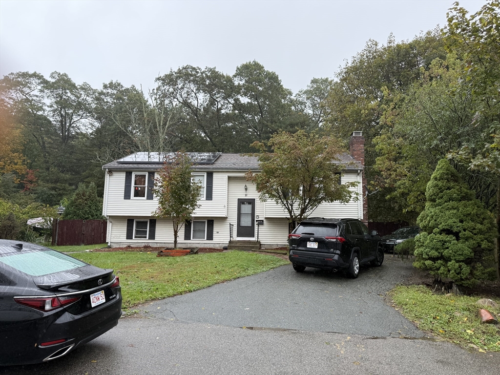 11 Clemens Avenue, Brockton, Massachusetts, 5 Bedrooms Bedrooms, 8 Rooms Rooms,2 BathroomsBathrooms,Residential,For Sale,Clemens Avenue,73443559