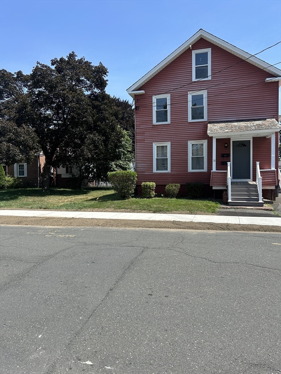 38 Cross St, Westfield, Massachusetts, 2 Bedrooms Bedrooms, 5 Rooms Rooms,1 BathroomBathrooms,Residential Lease,For Rent,Cross St,73412674