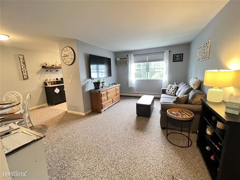 6 Venice Street, Danvers, Massachusetts, 1 Bedroom Bedrooms, 3 Rooms Rooms,1 BathroomBathrooms,Residential Lease,For Rent,Venice Street,73404347