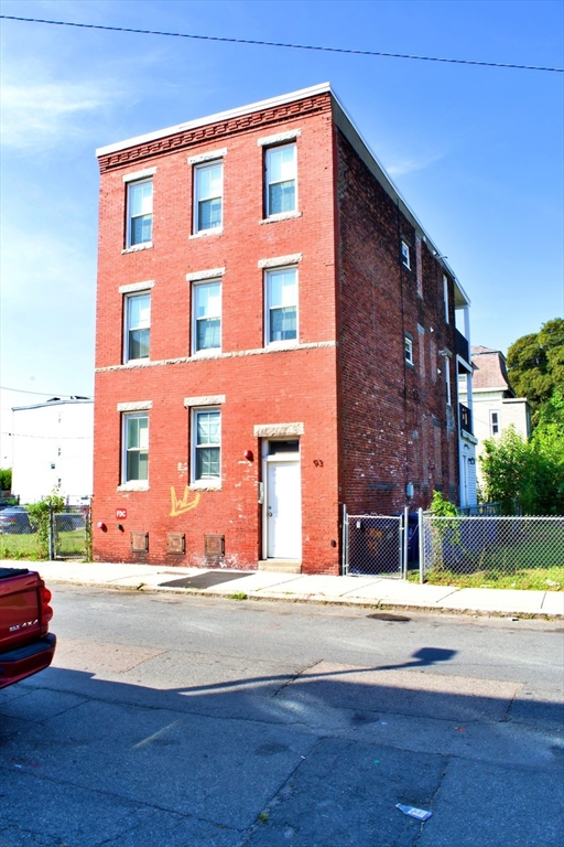 93 George Street, Boston, Massachusetts, 8 Bedrooms Bedrooms, 14 Rooms Rooms,3 BathroomsBathrooms,Residential Income,For Sale,George Street,73418527