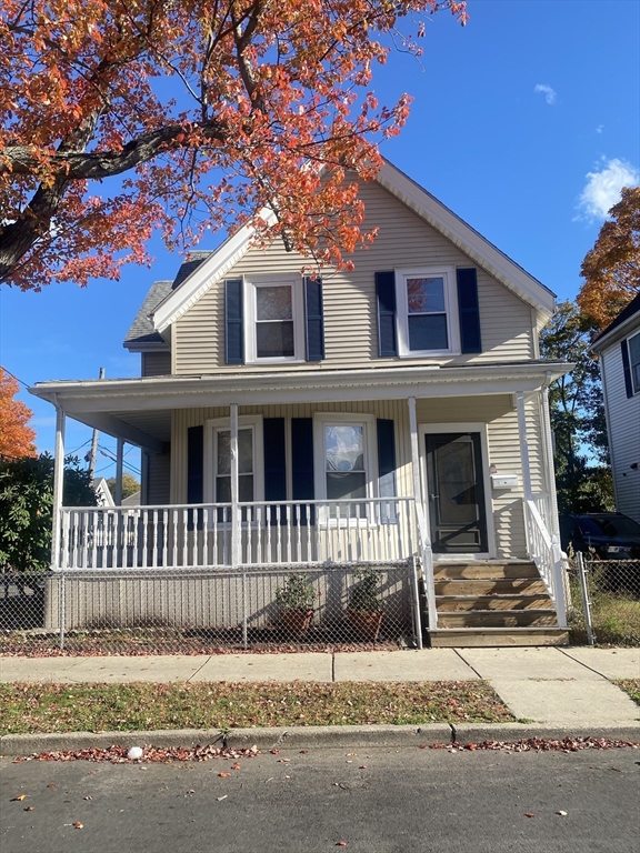 31 Oakwood Ave, Lynn, Massachusetts, 3 Bedrooms Bedrooms, 8 Rooms Rooms,2 BathroomsBathrooms,Residential Lease,For Rent,Oakwood Ave,73451023