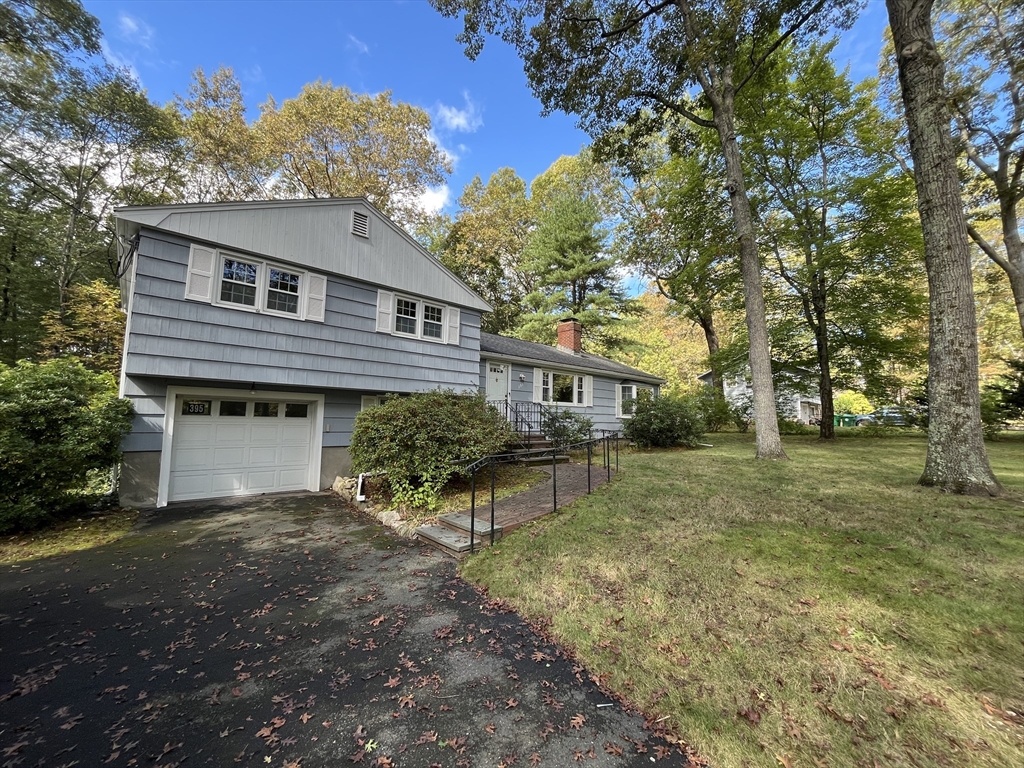 395 Oak Street, Westwood, Massachusetts, 3 Bedrooms Bedrooms, 10 Rooms Rooms,1.5 BathroomsBathrooms,Residential Lease,For Rent,Oak Street,73440517