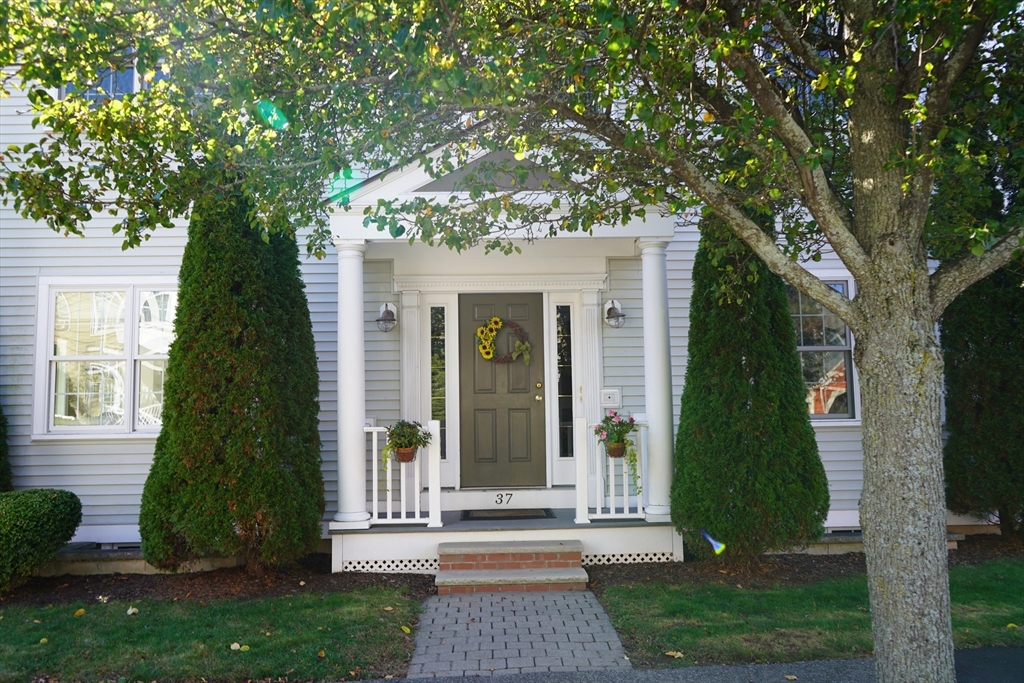 37 Charnock St., Beverly, Massachusetts, 4 Bedrooms Bedrooms, 6 Rooms Rooms,3.5 BathroomsBathrooms,Residential Lease,For Rent,Charnock St.,73448191