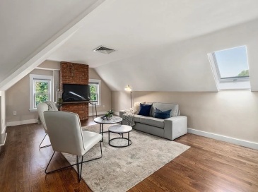 332 Jamaicaway, Boston, Massachusetts, 2 Bedrooms Bedrooms, 5 Rooms Rooms,1 BathroomBathrooms,Residential Lease,For Rent,Jamaicaway,73426961