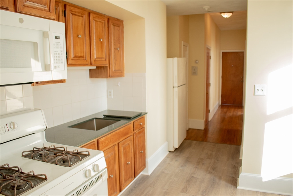 332 Main St, Everett, Massachusetts, 2 Bedrooms Bedrooms, 4 Rooms Rooms,1 BathroomBathrooms,Residential Lease,For Rent,Main St,73433524