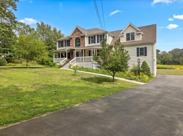 6 Wood St, Upton, Massachusetts, 4 Bedrooms Bedrooms, 8 Rooms Rooms,2.5 BathroomsBathrooms,Residential Lease,For Rent,Wood St,73449201