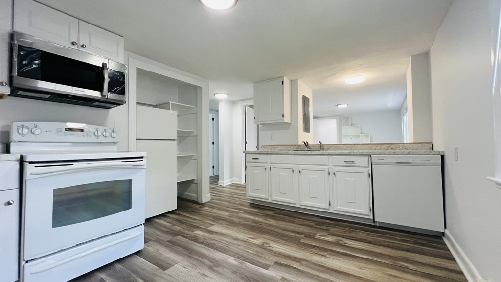 5-7 Hawthorne Pk, Cambridge, Massachusetts, 3 Bedrooms Bedrooms, 5 Rooms Rooms,1 BathroomBathrooms,Residential Lease,For Rent,Hawthorne Pk,73399857