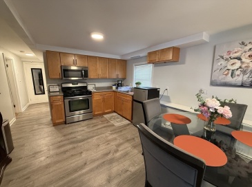 300 Mountain Ave, Revere, Massachusetts, 2 Bedrooms Bedrooms, 3 Rooms Rooms,1 BathroomBathrooms,Residential Lease,For Rent,Mountain Ave,73449420