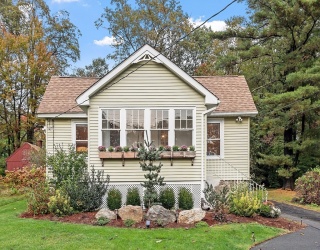 308 Holden St, Holden, Massachusetts, 2 Bedrooms Bedrooms, 4 Rooms Rooms,1 BathroomBathrooms,Residential,For Sale,Holden St,73443743