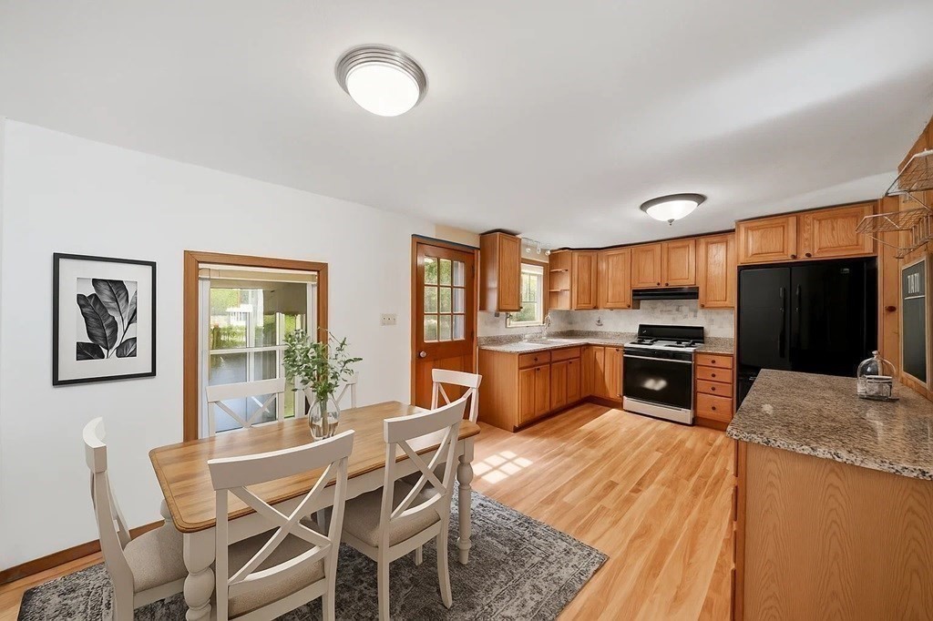 52 Richard Rd, Hanson, Massachusetts, 4 Bedrooms Bedrooms, 10 Rooms Rooms,3 BathroomsBathrooms,Residential,For Sale,Richard Rd,73381256