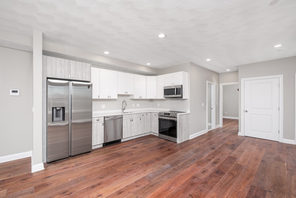121 Addison, Boston, Massachusetts, 2 Bedrooms Bedrooms, 3 Rooms Rooms,1 BathroomBathrooms,Residential Lease,For Rent,Addison,73356631