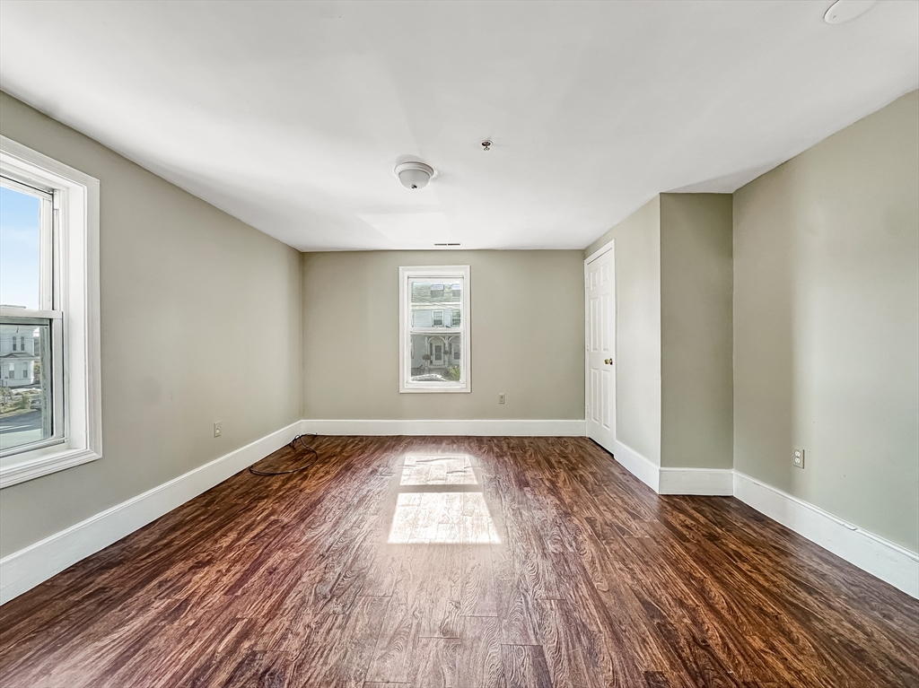 128 Mt Washington St, Lowell, Massachusetts, 3 Bedrooms Bedrooms, 5 Rooms Rooms,1 BathroomBathrooms,Residential Lease,For Rent,Mt Washington St,73430307