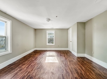 128 Mt Washington St, Lowell, Massachusetts, 3 Bedrooms Bedrooms, 5 Rooms Rooms,1 BathroomBathrooms,Residential Lease,For Rent,Mt Washington St,73430307