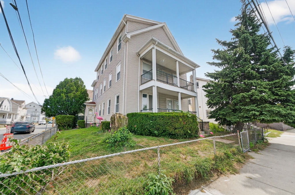 167 Lonsdale, Pawtucket, Rhode Island, 9 Bedrooms Bedrooms, 18 Rooms Rooms,3 BathroomsBathrooms,Residential Income,For Sale,Lonsdale,73423362