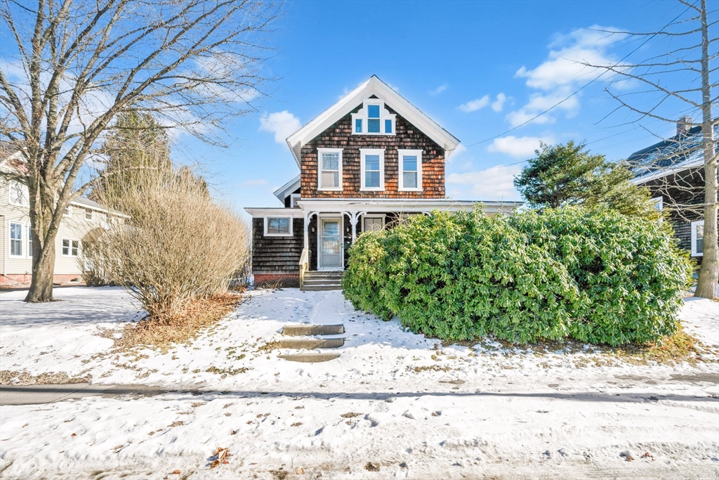 185 Davis St, Greenfield, Massachusetts, 4 Bedrooms Bedrooms, 9 Rooms Rooms,2 BathroomsBathrooms,Residential Income,For Sale,Davis St,73331966