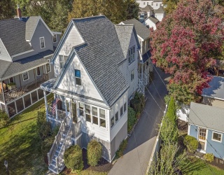 1 Columbus Ave, Stoneham, Massachusetts, 5 Bedrooms Bedrooms, 12 Rooms Rooms,3 BathroomsBathrooms,Residential Income,For Sale,Columbus Ave,73443350