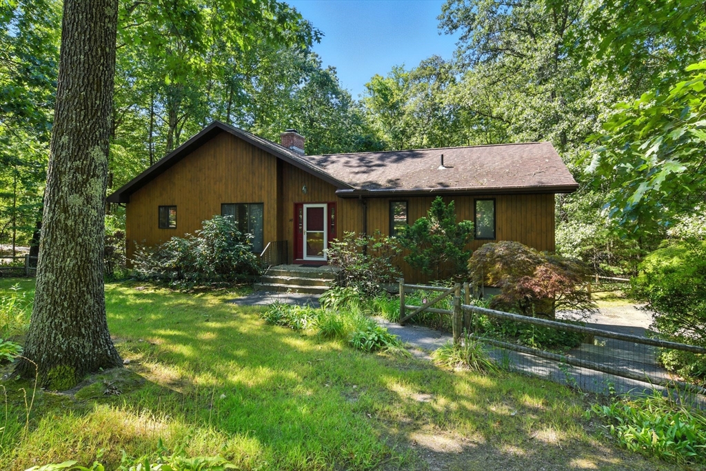 148 Wildflower Dr, Amherst, Massachusetts, 3 Bedrooms Bedrooms, 6 Rooms Rooms,2.5 BathroomsBathrooms,Residential,For Sale,Wildflower Dr,73426627