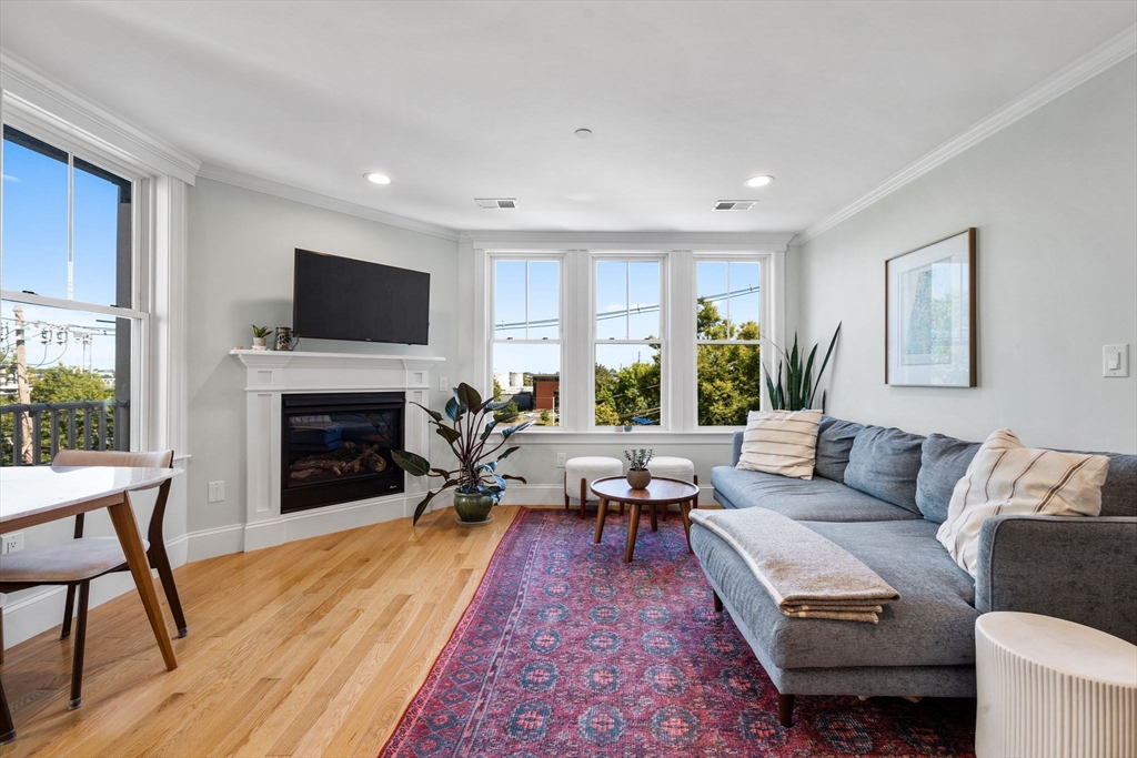 280 E. Eagle, Boston, Massachusetts, 2 Bedrooms Bedrooms, 5 Rooms Rooms,2 BathroomsBathrooms,Residential Lease,For Rent,E. Eagle,73430064