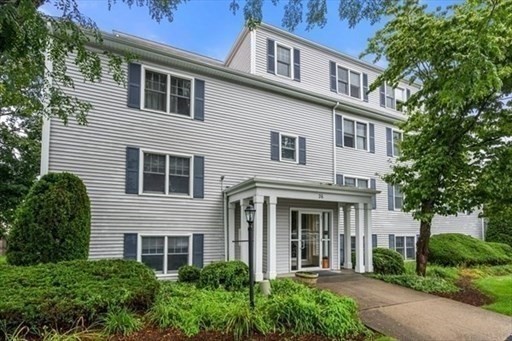 14 Webb Place, Mansfield, Massachusetts, 2 Bedrooms Bedrooms, 5 Rooms Rooms,2 BathroomsBathrooms,Residential,For Sale,Webb Place,73444172