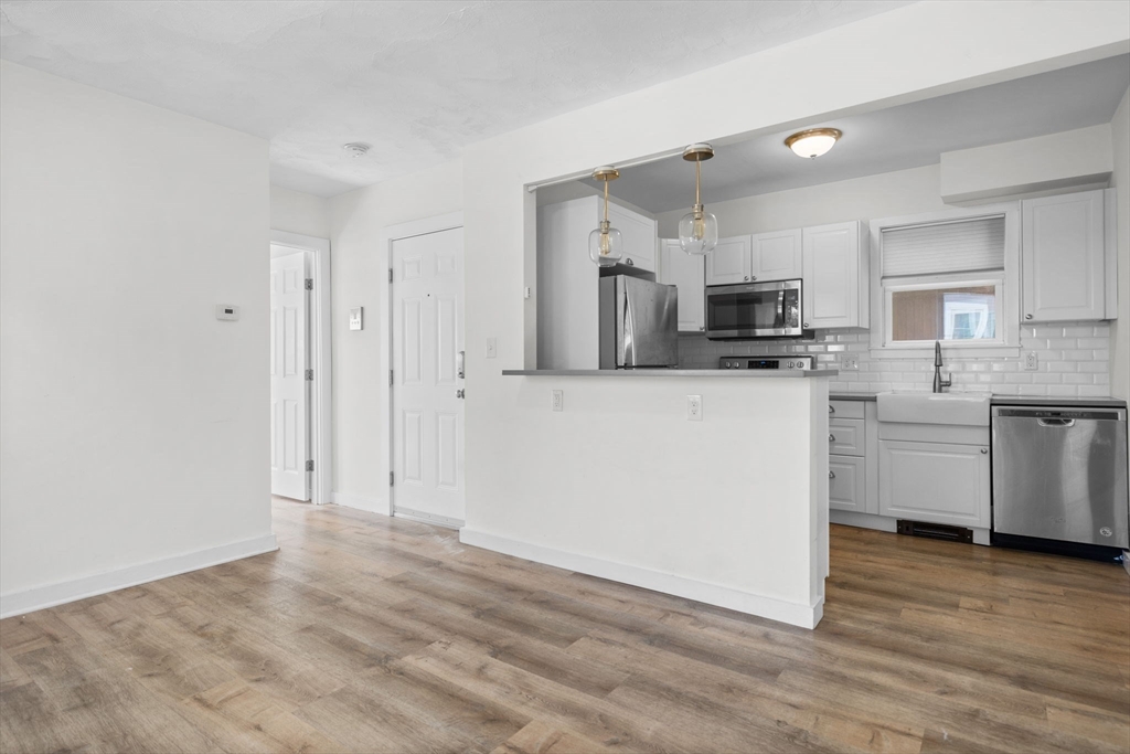 300 Marginal St, Boston, Massachusetts, 2 Bedrooms Bedrooms, 4 Rooms Rooms,1 BathroomBathrooms,Residential Lease,For Rent,Marginal St,73434366