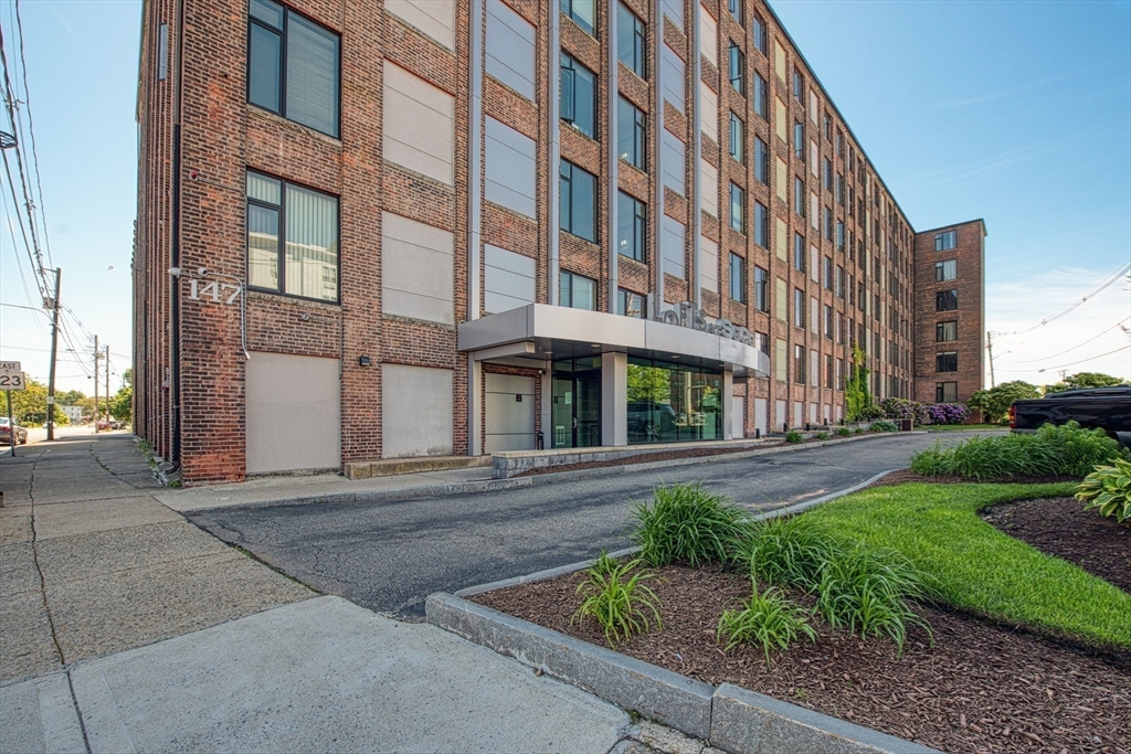 147 Centre Street, Brockton, Massachusetts, 2 Bedrooms Bedrooms, 5 Rooms Rooms,2 BathroomsBathrooms,Residential,For Sale,Centre Street,73381266