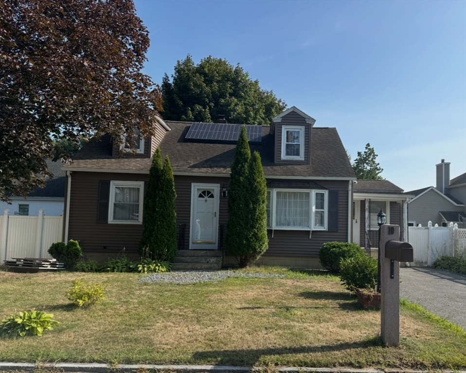 10 Albermarle St, Methuen, Massachusetts, 3 Bedrooms Bedrooms, 7 Rooms Rooms,1 BathroomBathrooms,Residential,For Sale,Albermarle St,73377177