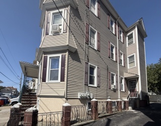 301 Davis St, New Bedford, Massachusetts, 9 Bedrooms Bedrooms, 15 Rooms Rooms,4 BathroomsBathrooms,Residential Income,For Sale,Davis St,73429954
