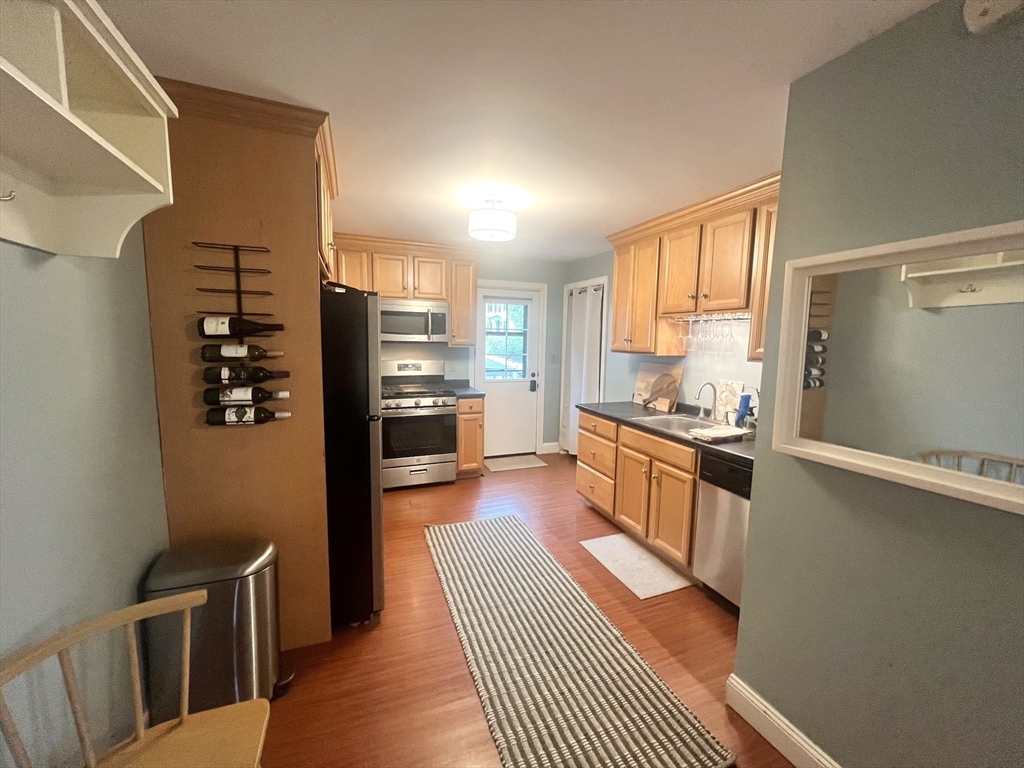 23-25 County St, Ipswich, Massachusetts, 3 Bedrooms Bedrooms, 5 Rooms Rooms,1 BathroomBathrooms,Residential Lease,For Rent,County St,73436620